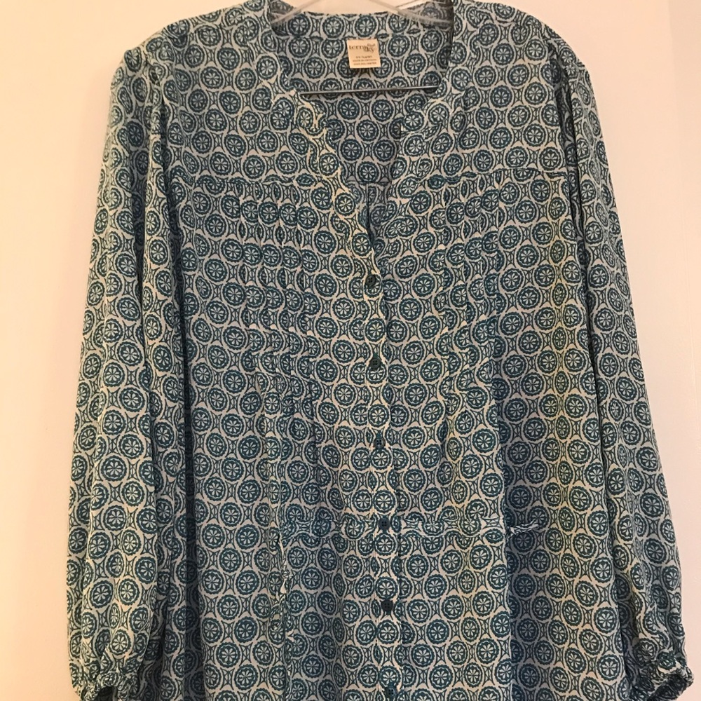 Beautiful Blue pattern blouse - Picture 2 of 2